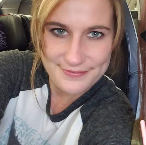 Meet your Posher, Laura - Picture 2 of 2